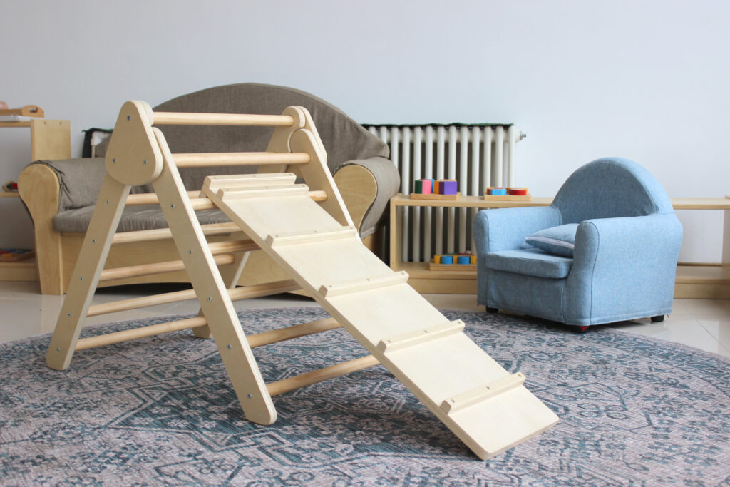 Triángulo Pikler con tobogán reversible