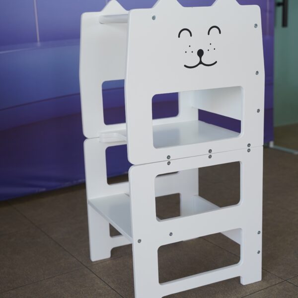 Torre de aprendizaje convertible en escritorio