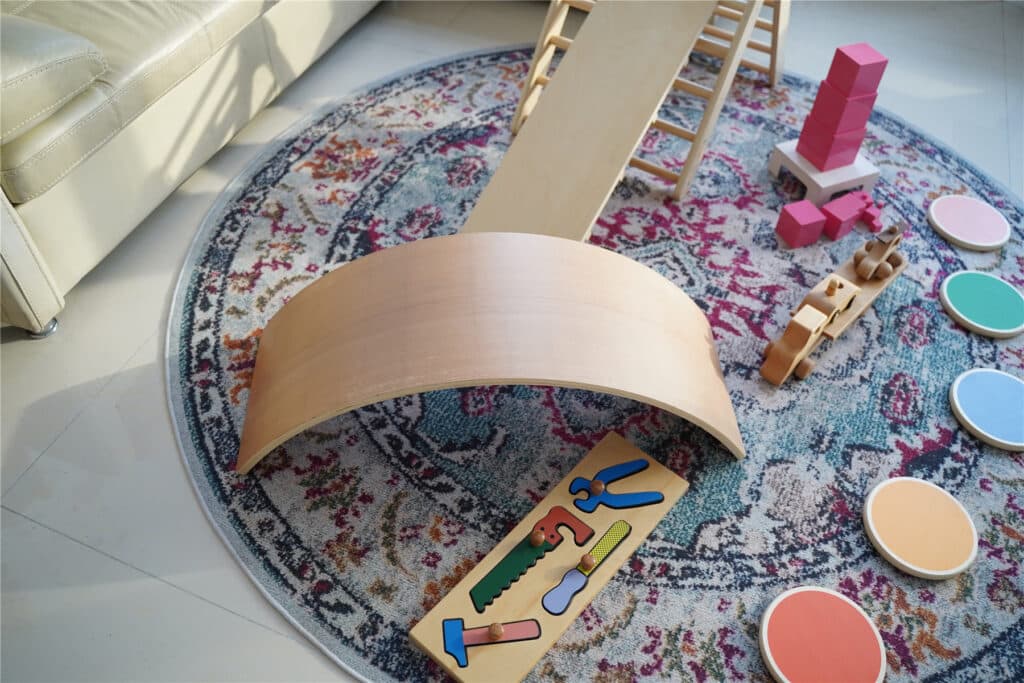 Juguetes montessori y juguetes pikler